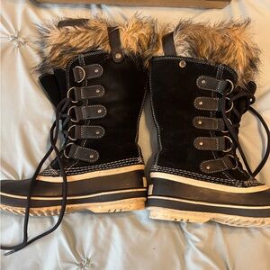 Sorel Joan of Arctic Black Winter Boots with Furry Upper and Buckle Straps